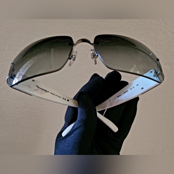 Chanel Sunglasses, excellent condition.. worn once, no scratches. - Picture 5 of 8